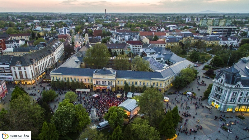 Ocho Macho koncert a levegőből