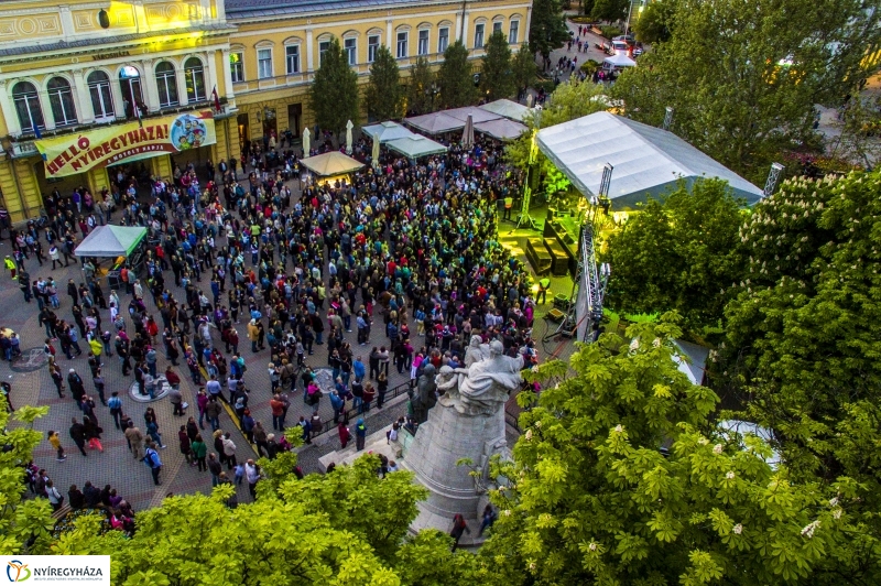 Ocho Macho koncert a levegőből