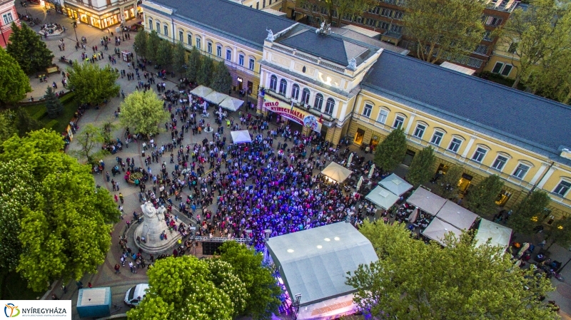 Ocho Macho koncert a levegőből