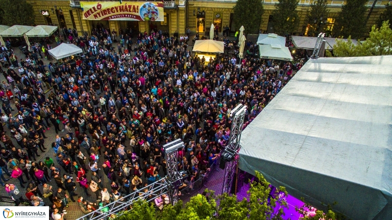Ocho Macho koncert a levegőből