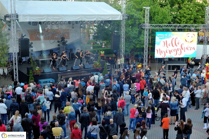 Helló Nyíregyháza Kossuth tér este és Ocho Macho koncert