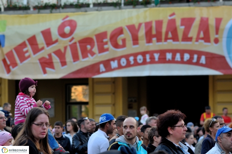Helló Nyíregyháza Kossuth tér este és Ocho Macho koncert