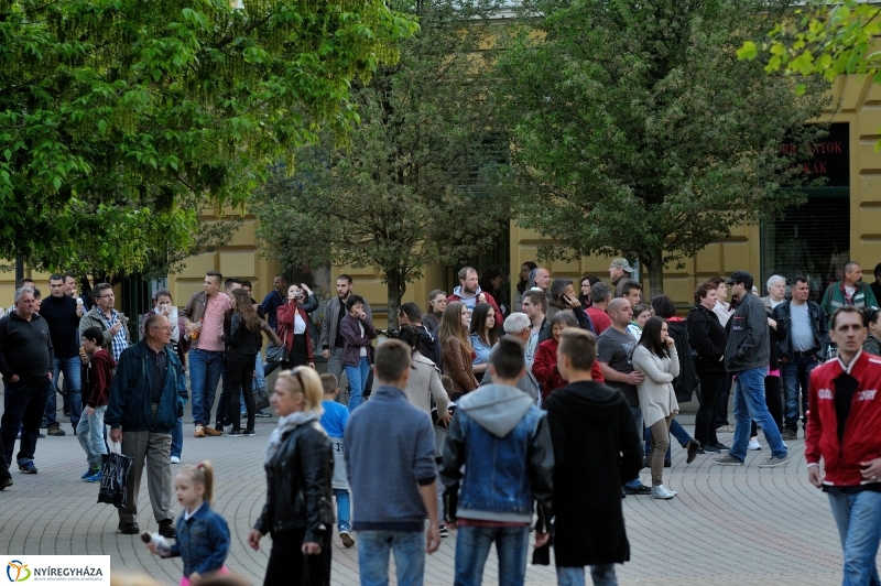 Helló Nyíregyháza Kossuth tér este és Ocho Macho koncert