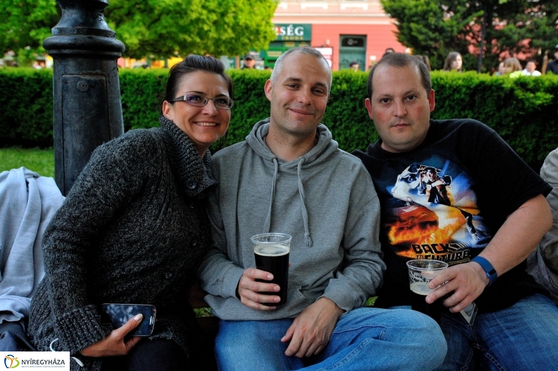 Helló Nyíregyháza Kossuth tér este és Ocho Macho koncert