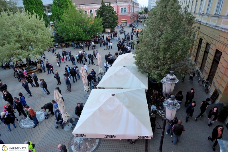 Helló Nyíregyháza Kossuth tér este és Ocho Macho koncert