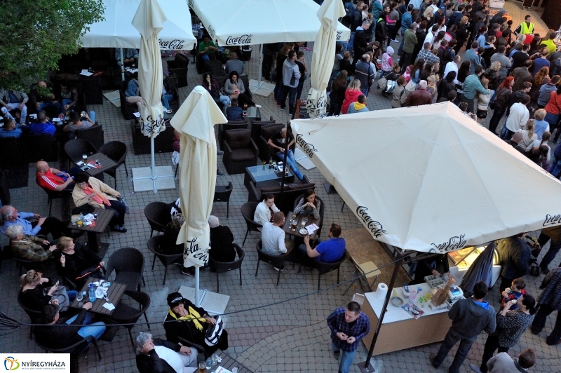 Helló Nyíregyháza Kossuth tér este és Ocho Macho koncert