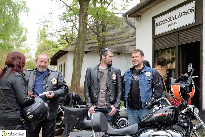 Motoros véradás a Falumúzeumban