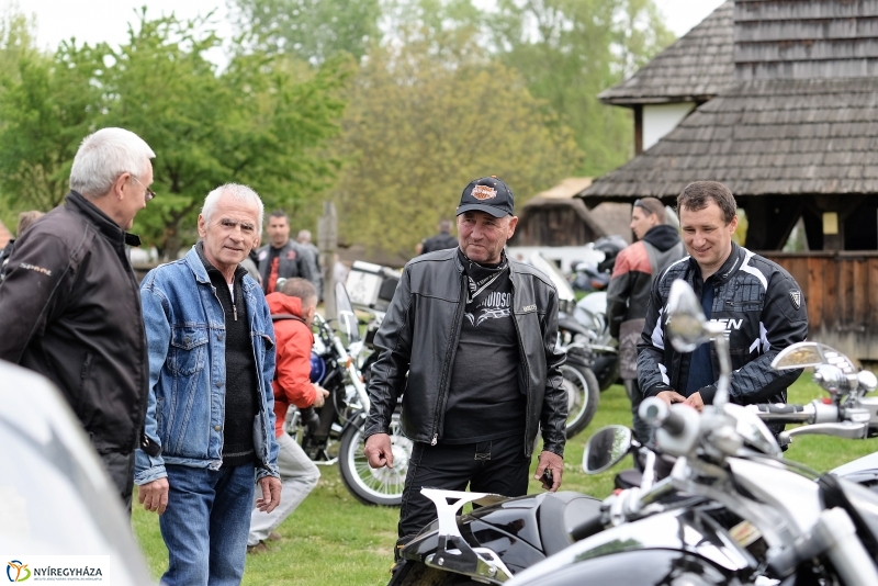 Motoros véradás a Falumúzeumban