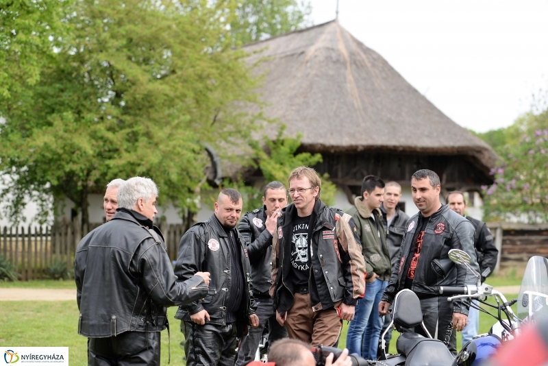 Motoros véradás a Falumúzeumban