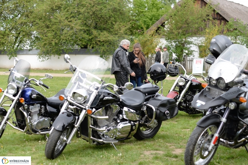 Motoros véradás a Falumúzeumban