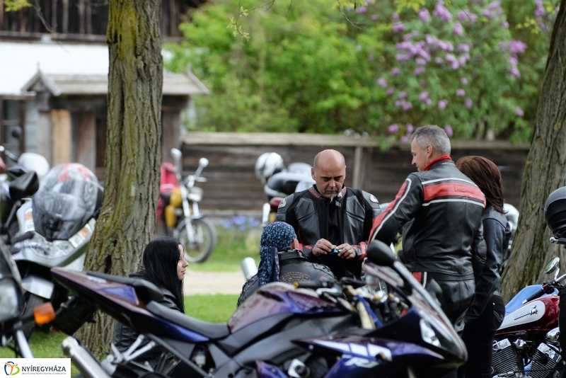 Motoros véradás a Falumúzeumban