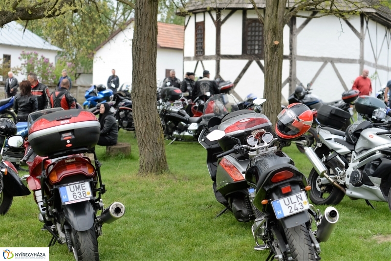 Motoros véradás a Falumúzeumban