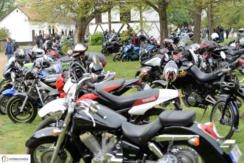 Motoros véradás a Falumúzeumban