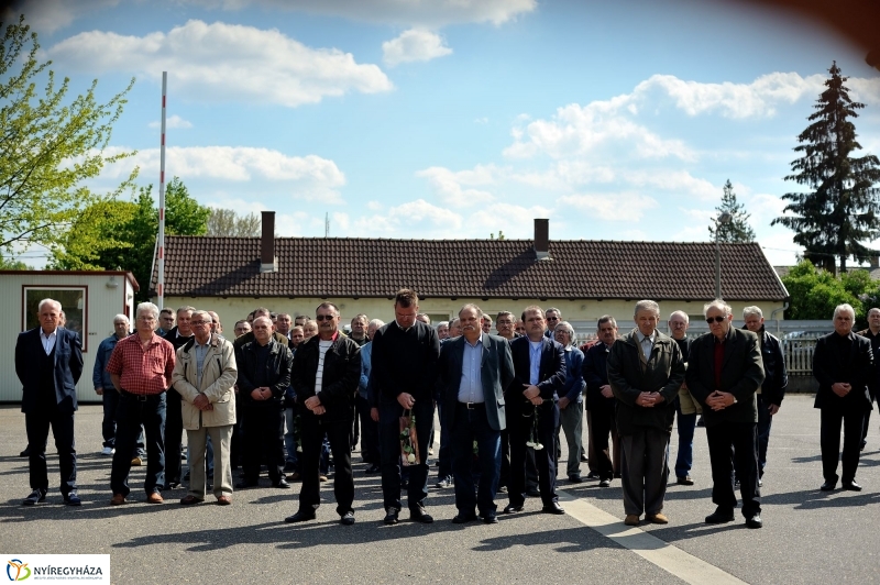 Emléktábla avatás a 4S-2000 Kft-nél