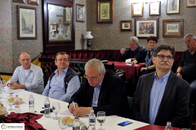 Ülésezett a Pékszövetség