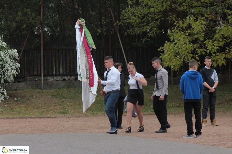 Elballagtak a lippaisok I.