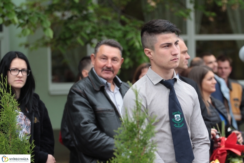 Elballagtak a lippaisok I.