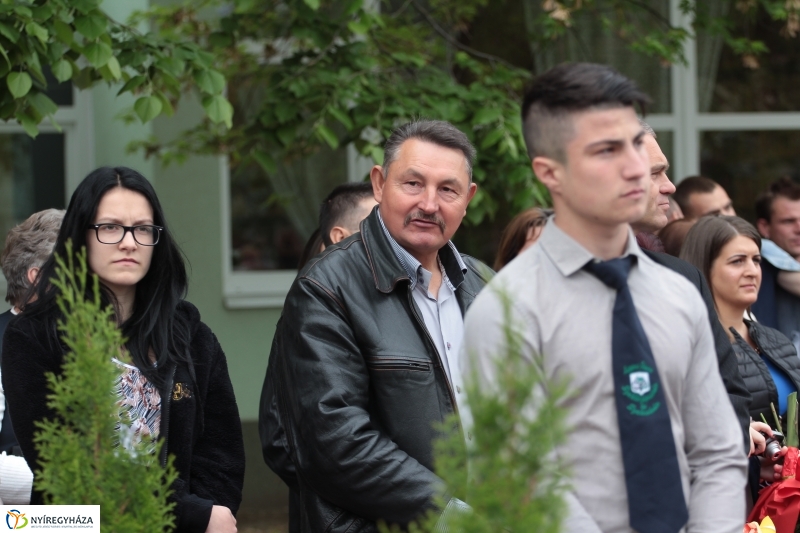 Elballagtak a lippaisok I.