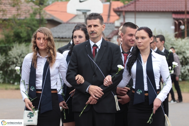 Elballagtak a lippaisok I.