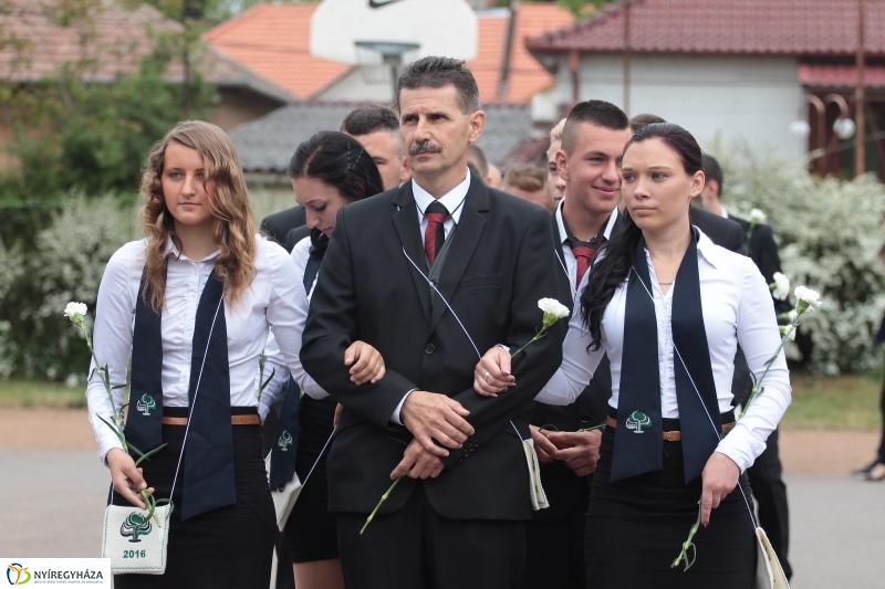 Elballagtak a lippaisok I.