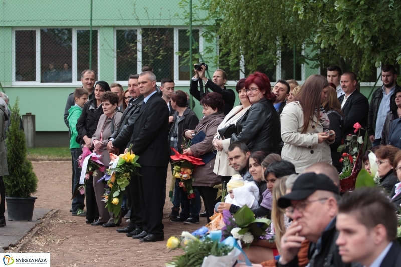 Elballagtak a lippaisok I.