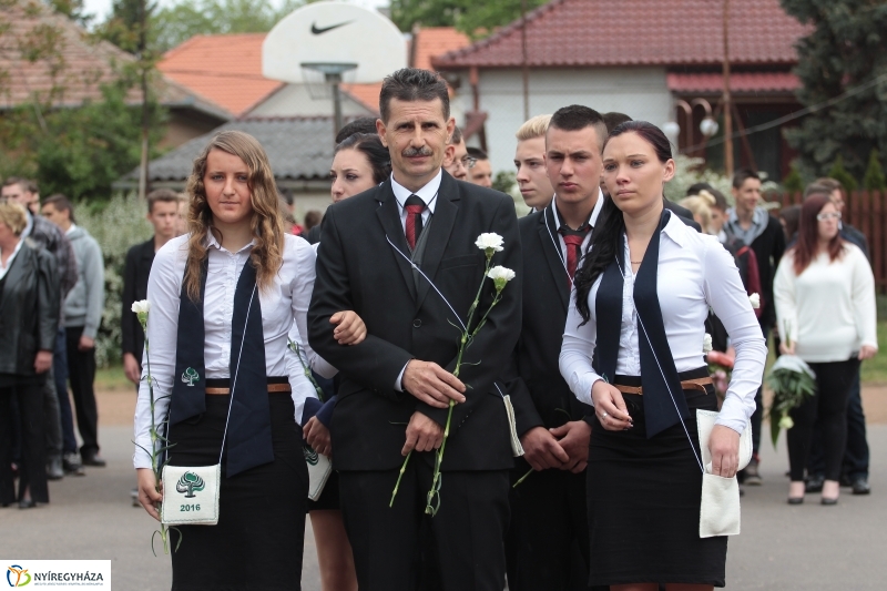 Elballagtak a lippaisok I.