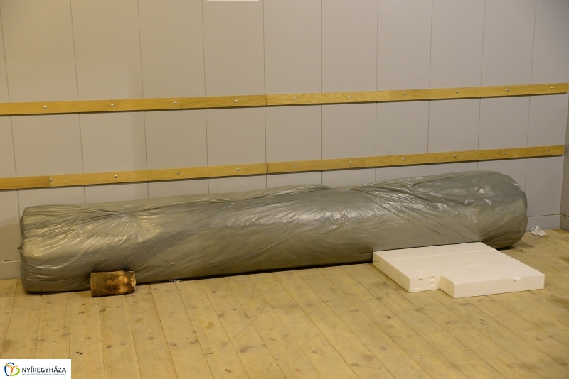 Megérkezett az óriásfestmény