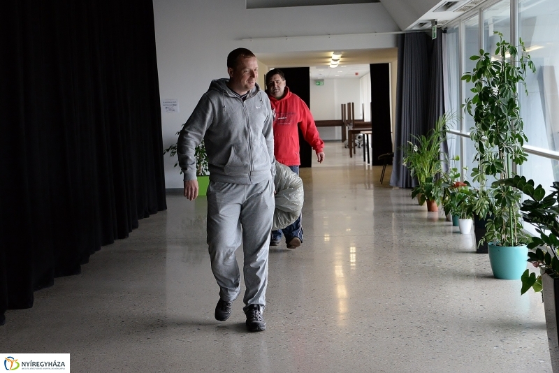 Megérkezett az óriásfestmény