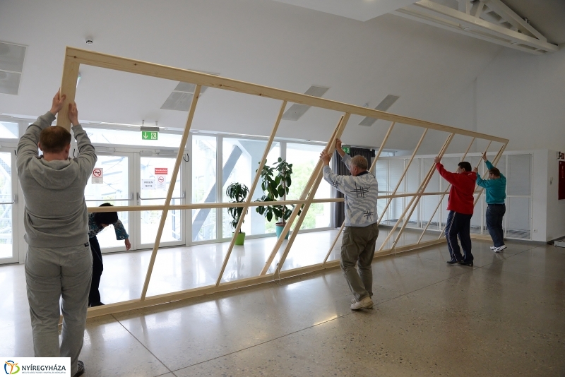 Megérkezett az óriásfestmény