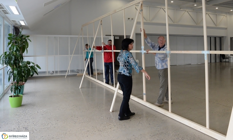 Megérkezett az óriásfestmény