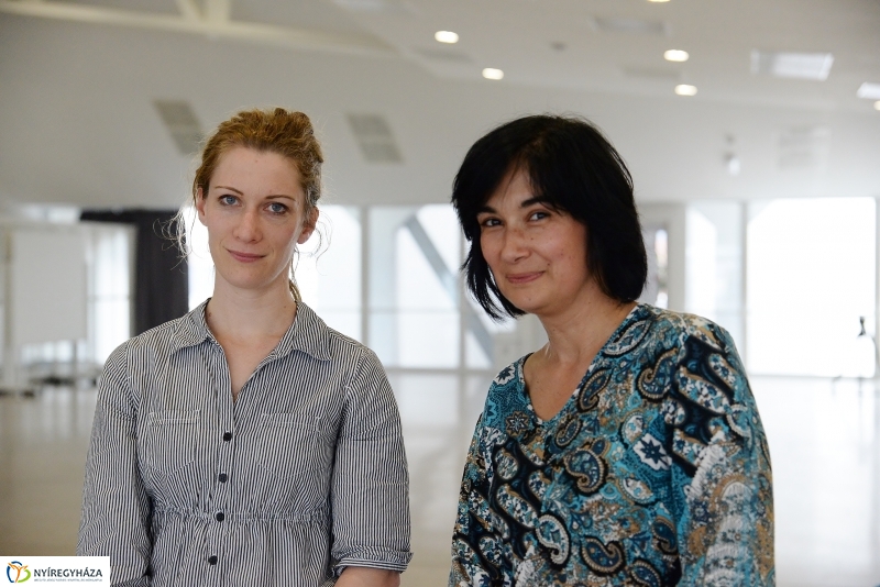 Megérkezett az óriásfestmény