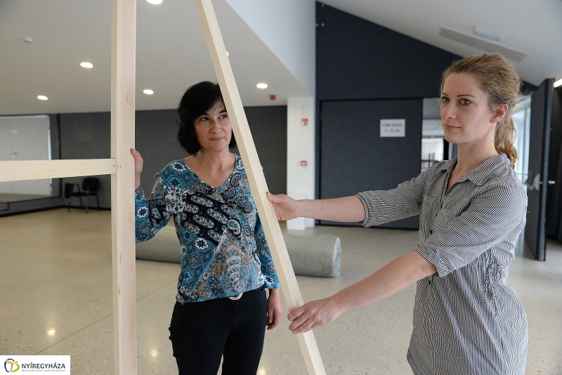 Megérkezett az óriásfestmény