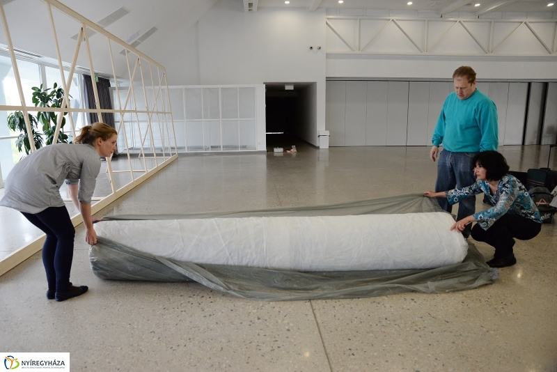 Megérkezett az óriásfestmény