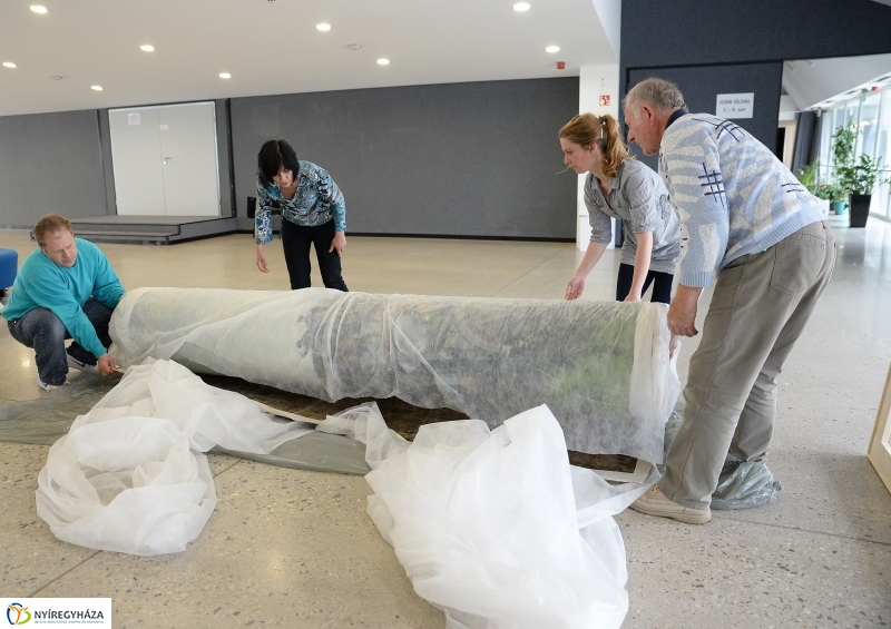 Megérkezett az óriásfestmény