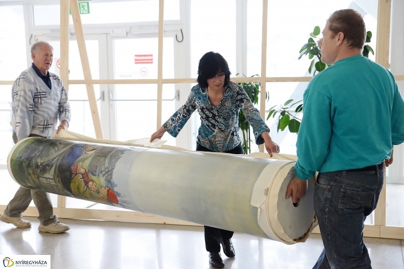 Megérkezett az óriásfestmény