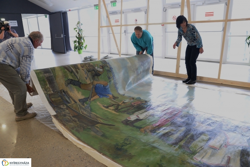 Megérkezett az óriásfestmény