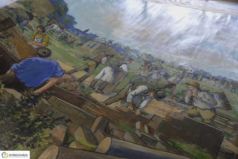 Megérkezett az óriásfestmény