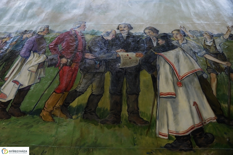 Megérkezett az óriásfestmény