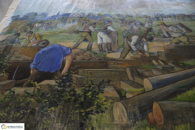 Megérkezett az óriásfestmény