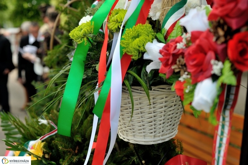 Megemlékezés a Városalapítók szobránál