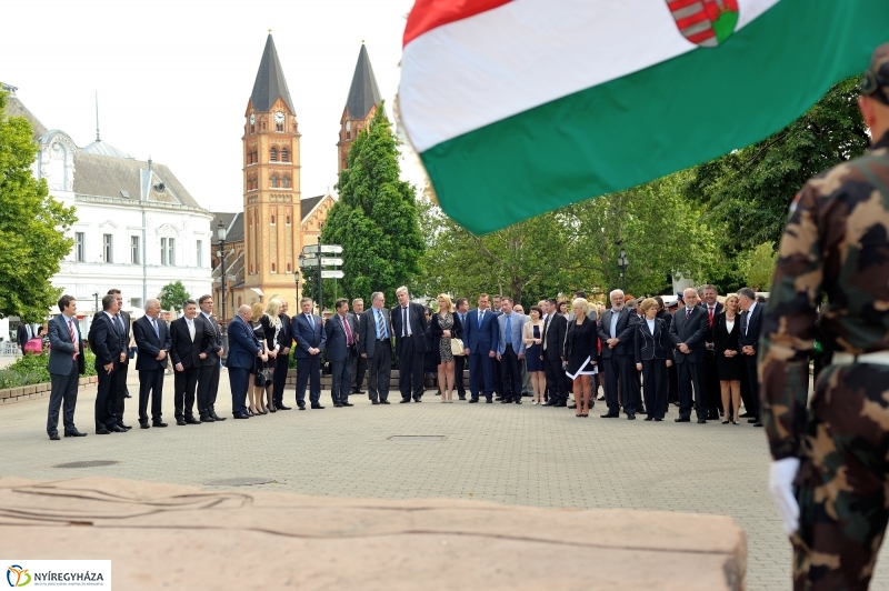 Megemlékezés a Városalapítók szobránál
