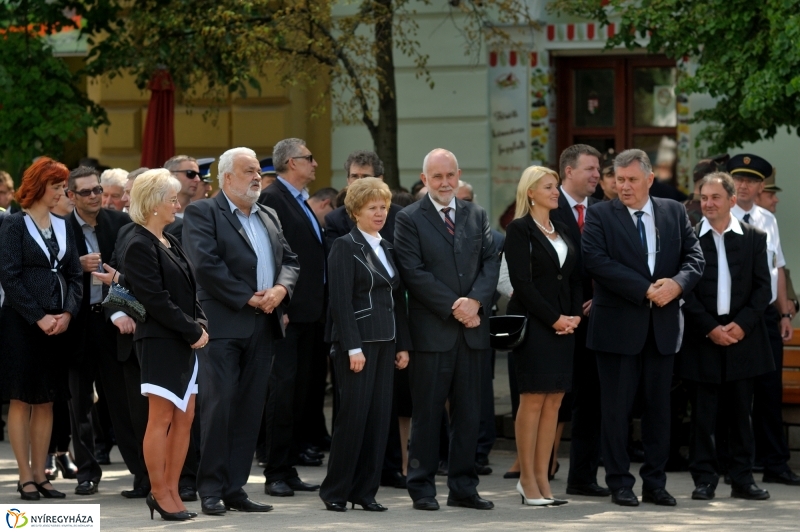 Megemlékezés a Városalapítók szobránál