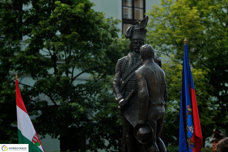 Megemlékezés a Városalapítók szobránál