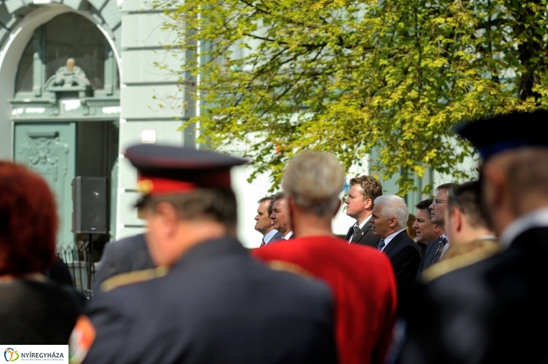 Megemlékezés a Városalapítók szobránál