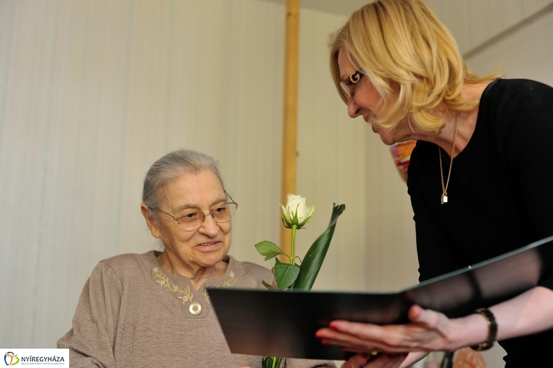Szépkorú köszöntése Szántó Mihályné