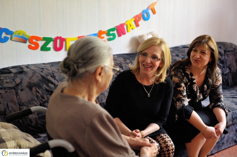 Szépkorú köszöntése Szántó Mihályné