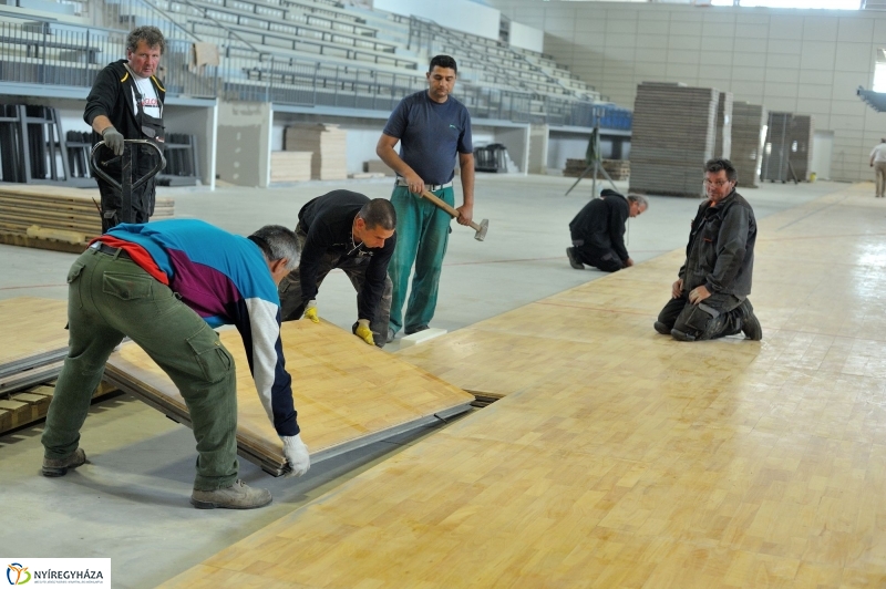 Munkálatok a sportcsarnokban