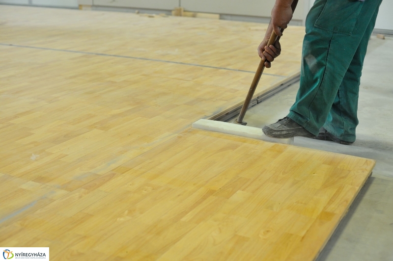 Munkálatok a sportcsarnokban