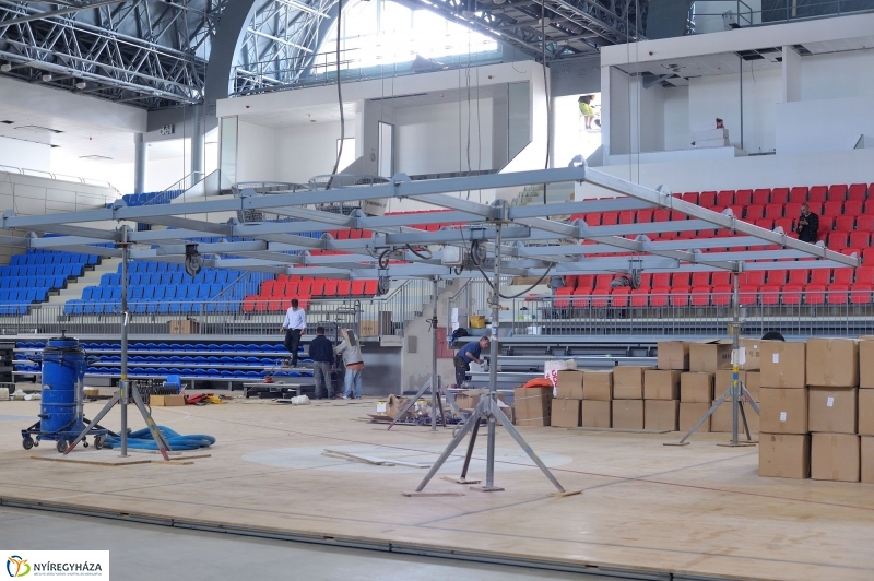 Munkálatok a sportcsarnokban