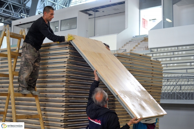 Munkálatok a sportcsarnokban